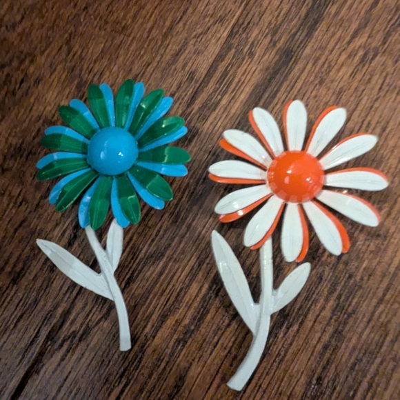 Vintage Flower Brooch Set Made In Japan mid Century- Set of 2 - Picture 1 of 7